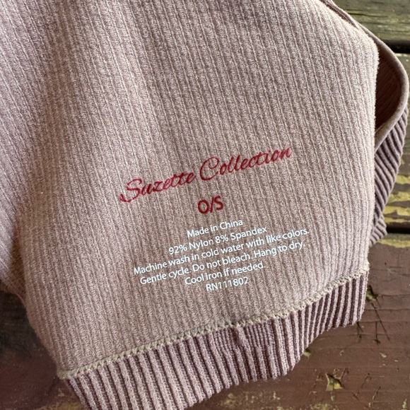 Suzette Collection Ribbed Crop Top - Picture 4 of 7